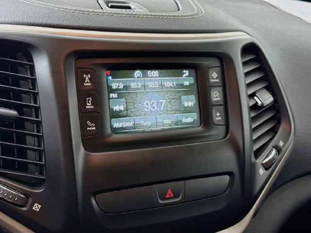 Used 2017 Jeep Cherokee Sport w/ Cold Weather Group AWD/4WD image 13