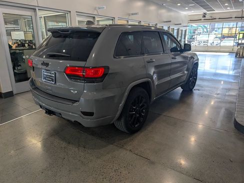Used 2021 Jeep Grand Cherokee Laredo X AWD/4WD image 3