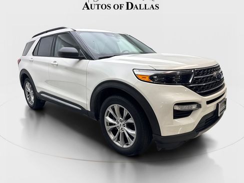 Used 2022 Ford Explorer XLT w/ Equipment Group 202A AWD/4WD image 4