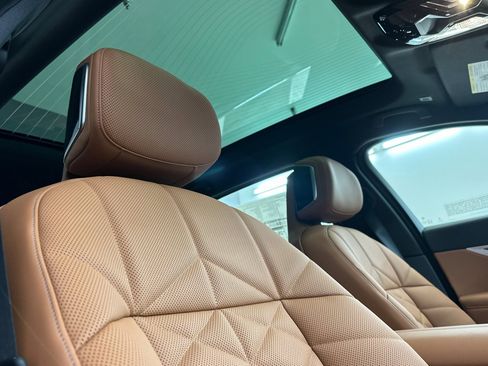 New 2026 BMW 740i w/ Premium Package image 25