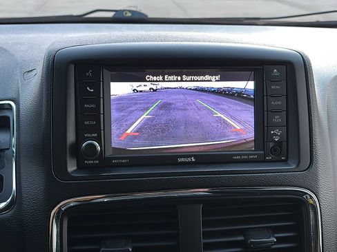 Used 2020 Dodge Grand Caravan SXT w/ Driver Convenience Group image 15