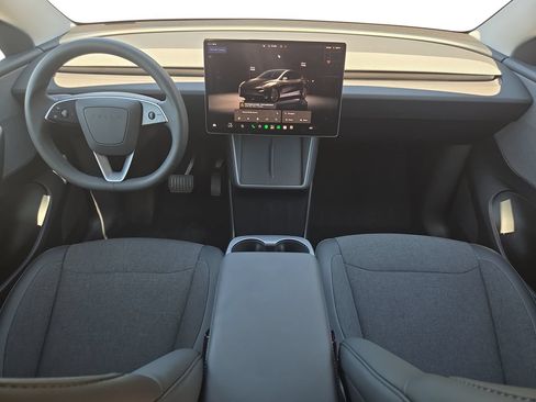 Used 2026 Tesla Model Y 2WD image 9