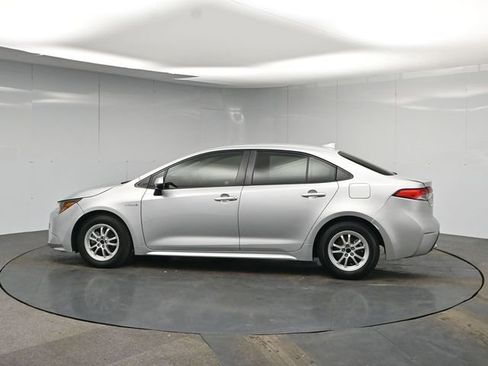 Used 2020 Toyota Corolla LE image 2
