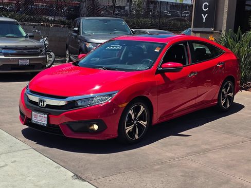 Used 2018 Honda Civic Touring image 5