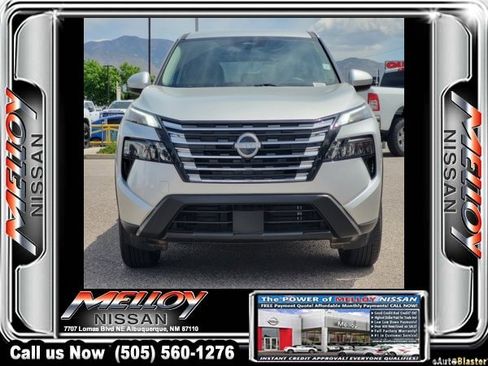 Used 2025 Nissan Rogue SV AWD/4WD image 2