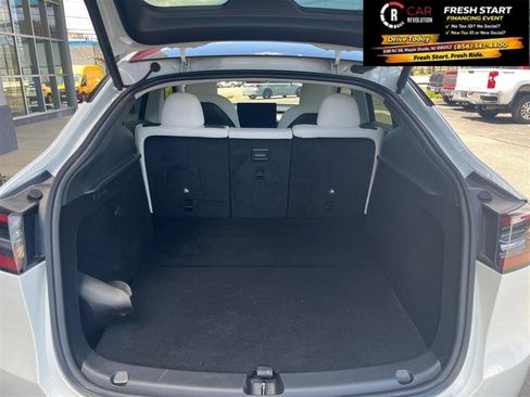 Used 2023 Tesla Model Y Long Range image 9