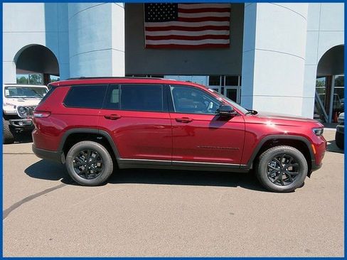 New 2025 Jeep Grand Cherokee L Altitude image 1