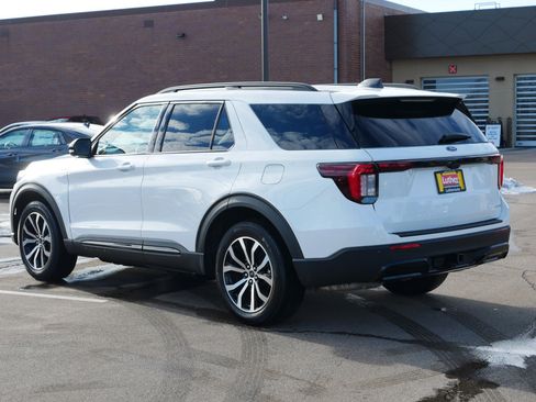 Used 2025 Ford Explorer ST-Line image 5