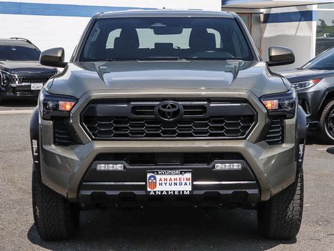 Used 2025 Toyota Tacoma TRD Off-Road AWD/4WD image 2