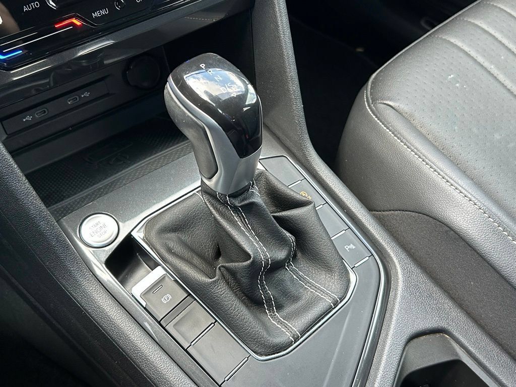 Certified 2023 Volkswagen Tiguan SE R-Line FWD image 29