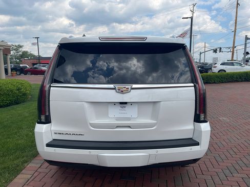 Used 2020 Cadillac Escalade Premium Luxury AWD/4WD image 9