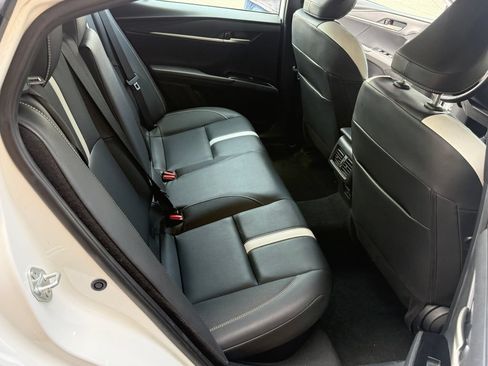 Used 2025 Toyota Camry SE FWD image 15