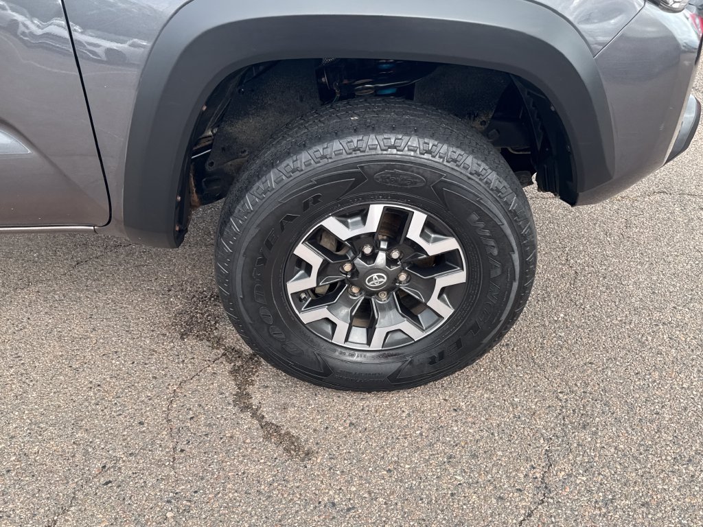 Used 2020 Toyota Tacoma TRD Off-Road w/ Technology Package AWD/4WD image 39