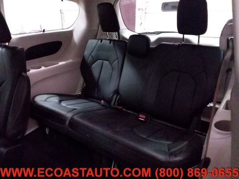Used 2020 Chrysler Pacifica Touring-L image 13