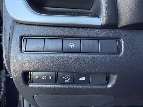 Used 2024 Nissan Rogue SV image 21