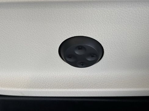 Certified 2025 Mercedes-Benz GLB 250 image 24