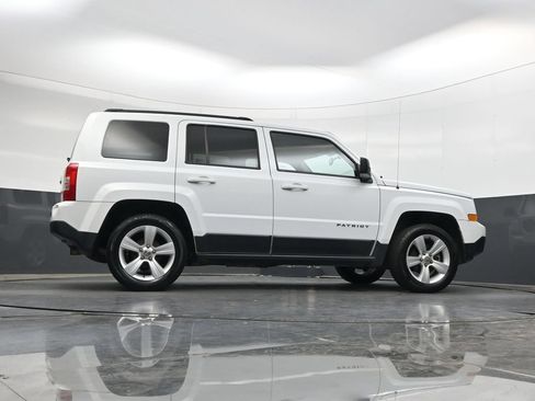 Used 2015 Jeep Patriot Latitude FWD image 37
