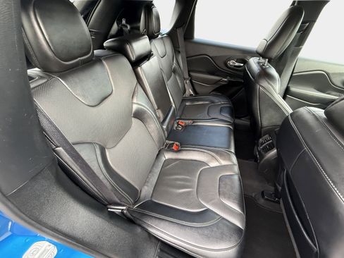 Used 2023 Jeep Cherokee Altitude Lux image 14