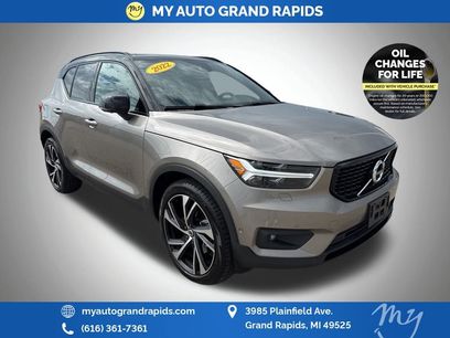 Used 2022 Volvo XC40 T5 R-Design w/ Advanced Package
