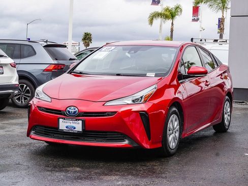 Used 2019 Toyota Prius LE w/ Carpet Mat Package image 3
