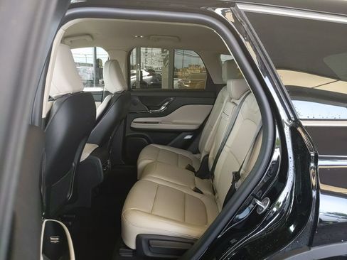 Used 2025 Lincoln Corsair AWD w/ Equipment Group 101A image 12