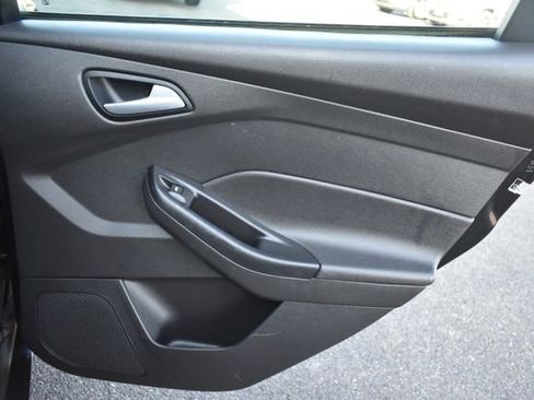 Used 2017 Ford Focus SE image 33