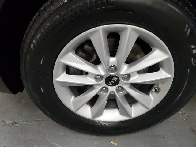 Used 2020 Kia Sorento L FWD image 29