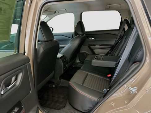 Used 2025 Nissan Rogue SV w/ Rock Creek Premium Package image 28