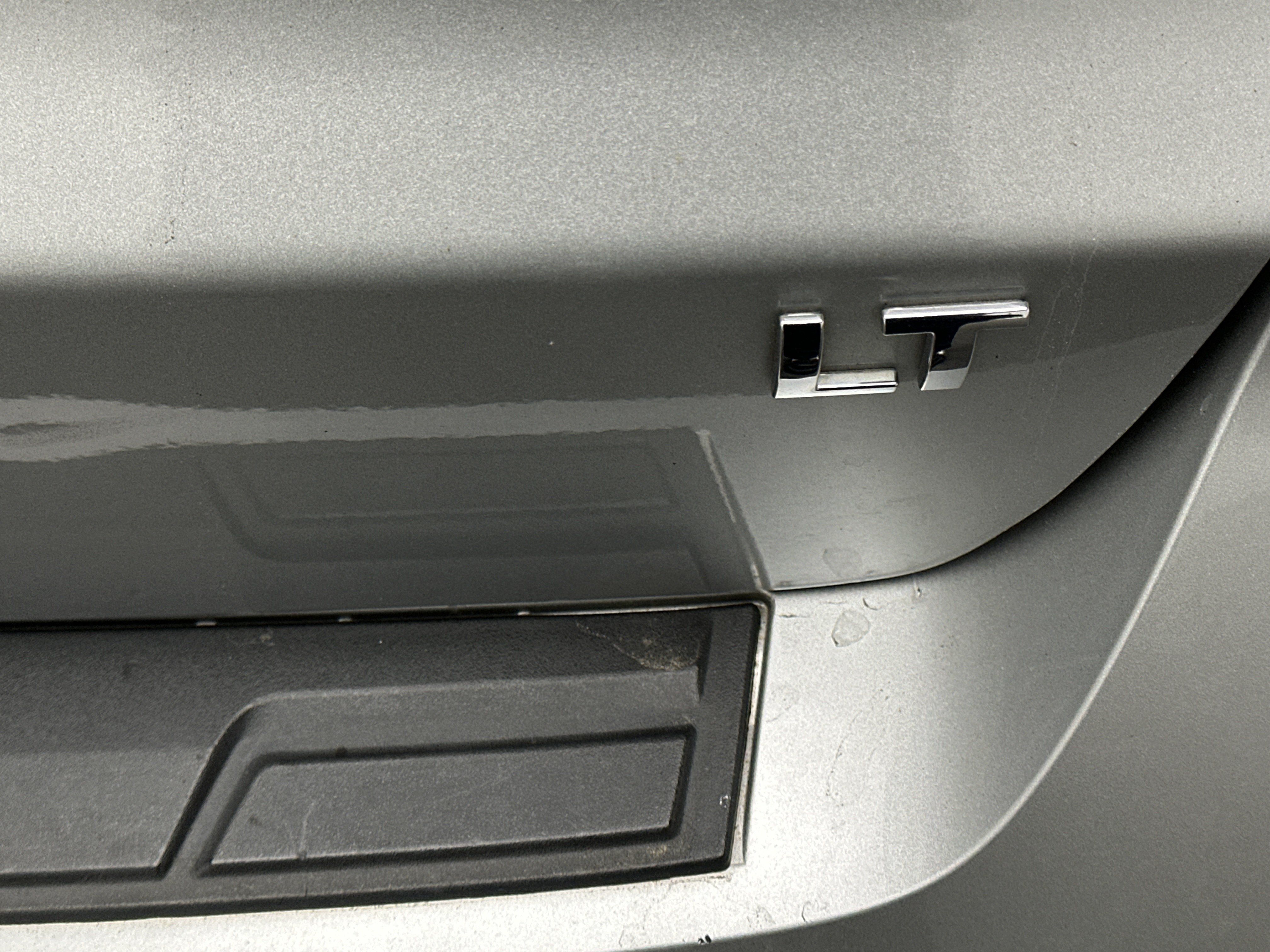 Used 2017 Chevrolet Traverse LT w/ Style and Technology Package FWD image 11