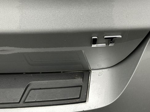 Used 2017 Chevrolet Traverse LT w/ Style and Technology Package FWD image 11
