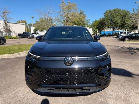 New 2026 Volkswagen Tiguan SE R-Line FWD image 2
