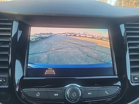 Used 2020 Chevrolet Trax LT w/ LT Convenience Package image 11