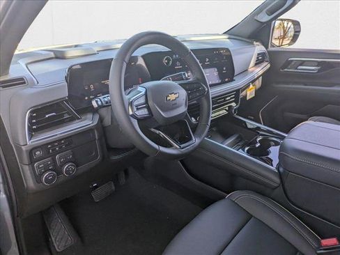 New 2025 Chevrolet Suburban Premier image 3