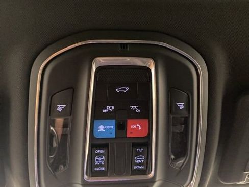 Used 2025 Jeep Grand Cherokee Laredo X w/ Luxury Tech Group I image 14