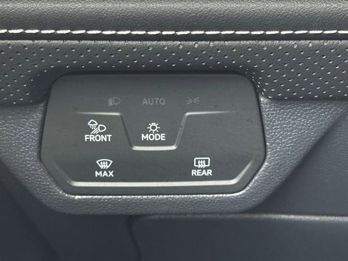 Used 2025 Volkswagen Atlas Cross Sport SE image 23