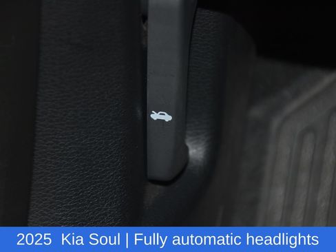 Used 2025 Kia Soul LX w/ LX Technology Package FWD image 10