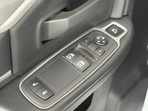 Used 2024 RAM 3500 Tradesman w/ Chrome Appearance Group AWD/4WD image 24