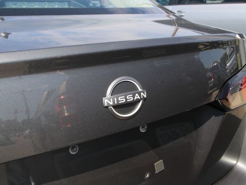 Used 2025 Nissan Versa SV w/ Trunk Package FWD image 18