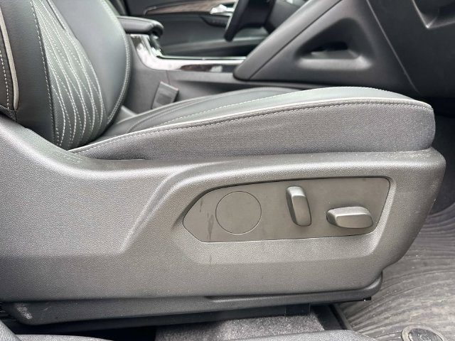 Used 2023 Buick Envision Avenir FWD image 12