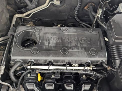 Used 2011 Hyundai Santa Fe GLS image 10