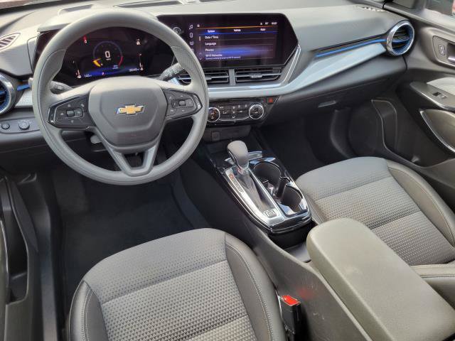 Used 2025 Chevrolet Trax LT FWD image 25