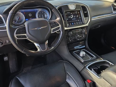 Used 2019 Chrysler 300 Limited RWD image 22
