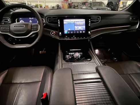 Used 2024 Jeep Wagoneer Series II w/ Flexible Seating Group image 14