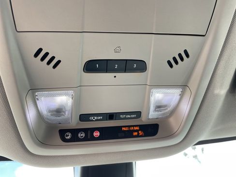 Used 2021 Buick Enclave Essence image 23