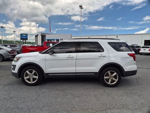 Used 2016 Ford Explorer XLT w/ Equipment Group 202A AWD/4WD image 7