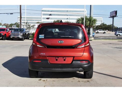 Used 2021 Kia Soul LX image 5