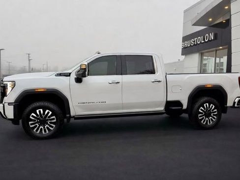 Used 2025 GMC Sierra 2500 Denali Ultimate image 8