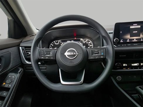 Used 2023 Nissan Rogue SV image 19