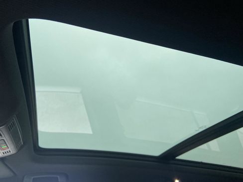 Used 2021 Volkswagen Tiguan SE R-Line image 39