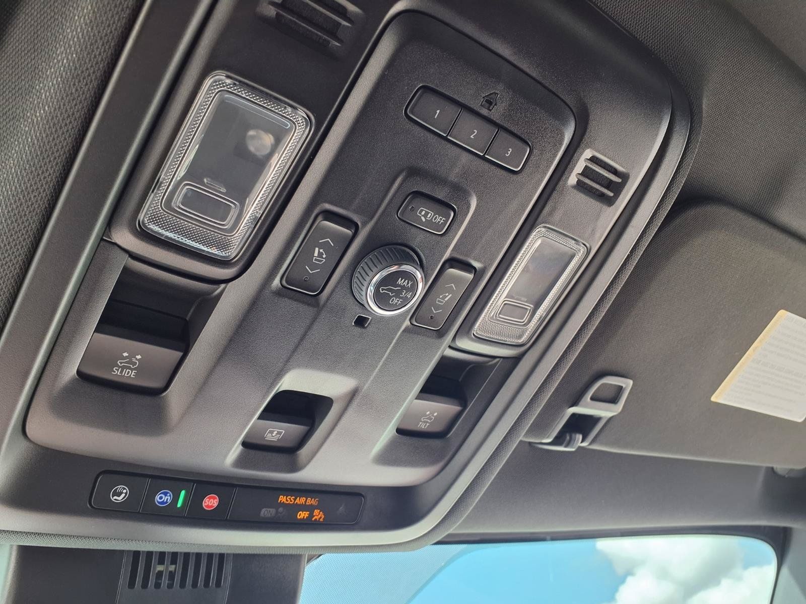 Used 2024 Chevrolet Tahoe High Country RWD image 15